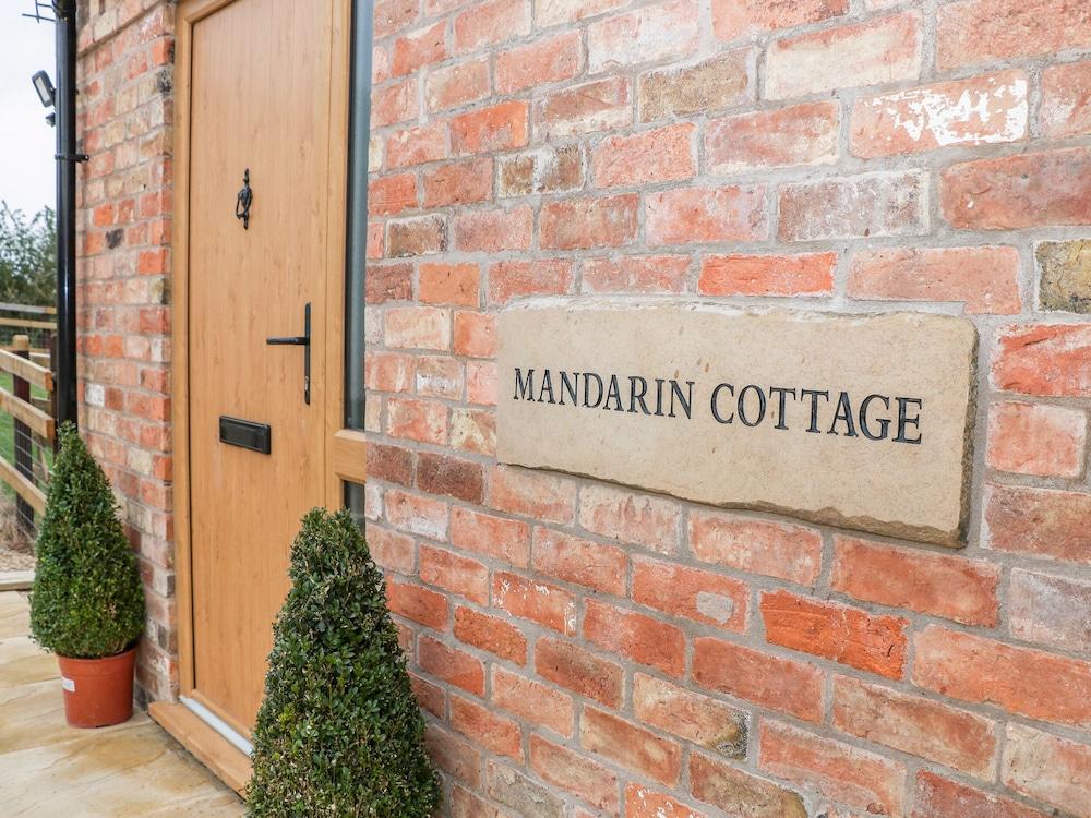 Mandarin Cottage - Exterior detail