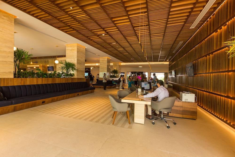 Hilton Cancun Mar Caribe All-Inclusive Resort - Lobby