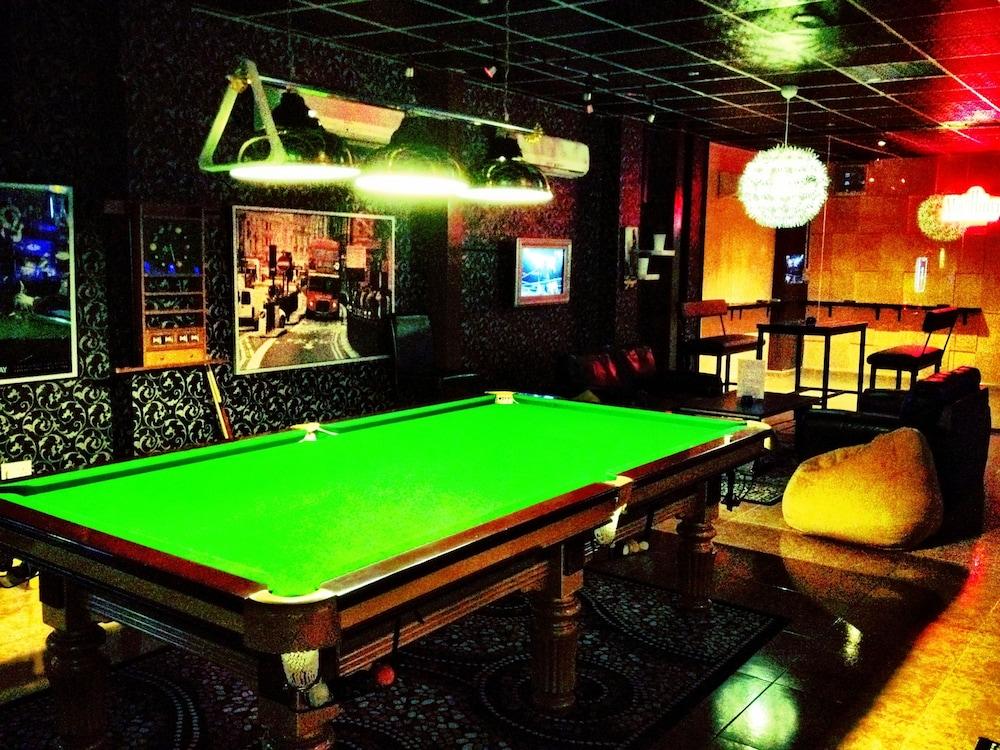 Mutrah Hotel - Billiards
