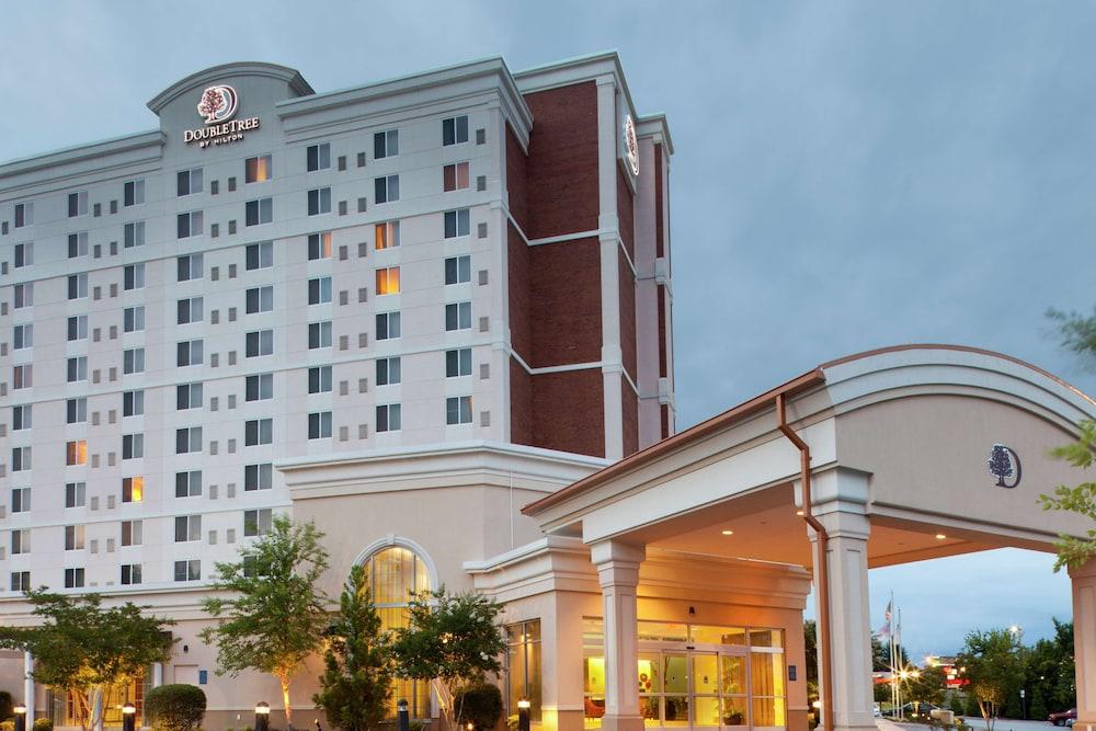 DoubleTree by Hilton Greensboro - Featured Image