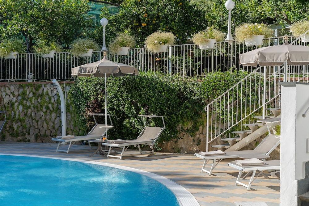 Hotel Capri - Outdoor Pool