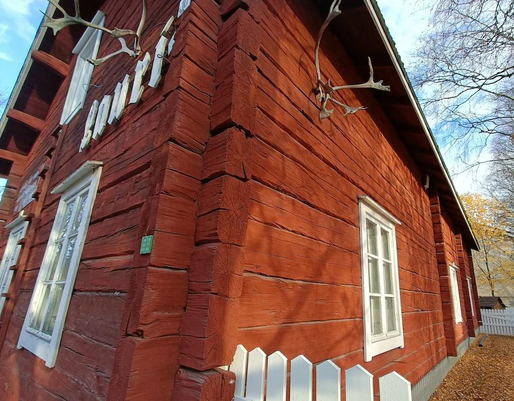 LAURI Historical Log House Manor - Exterior