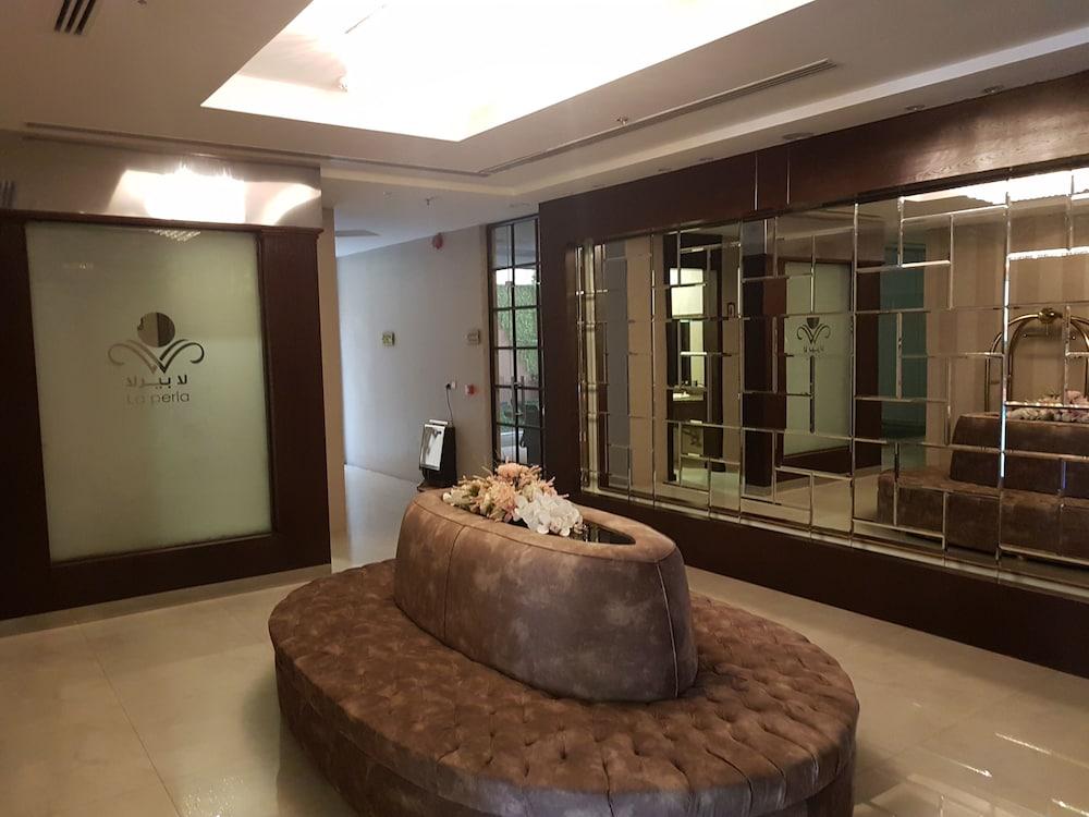 Laperla Hotel - Lobby Sitting Area
