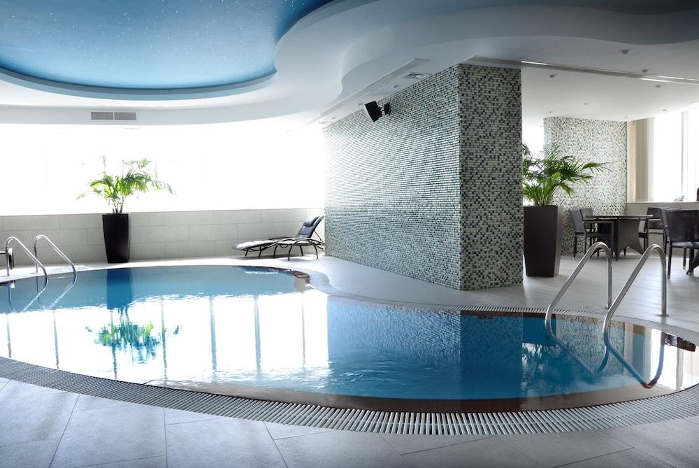 Cristal Hotel Abu Dhabi - Indoor Pool