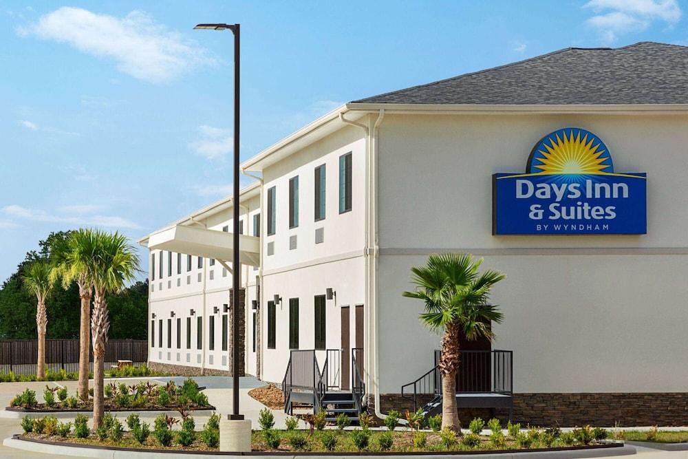 Days Inn & Suites by Wyndham Greater Tomball - Featured Image