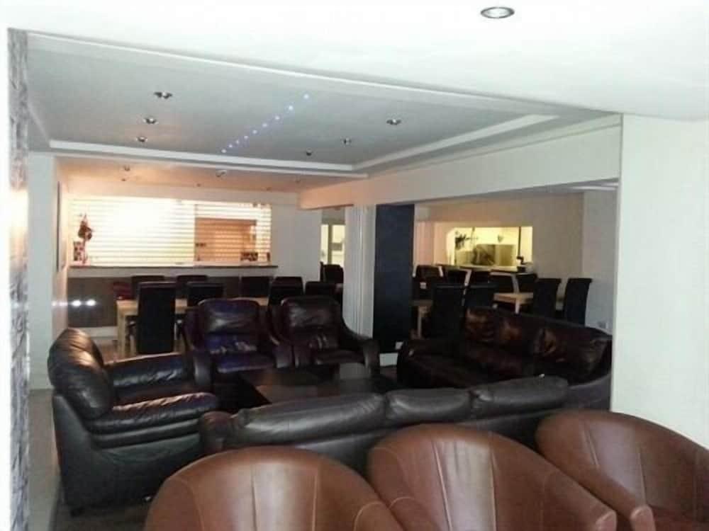 The Woodfield Hotel - Lobby Lounge