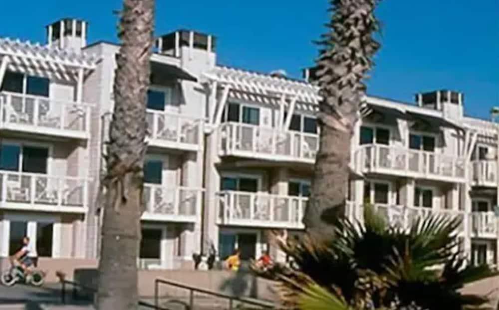 Beach House Hotel at Hermosa Beach - Exterior