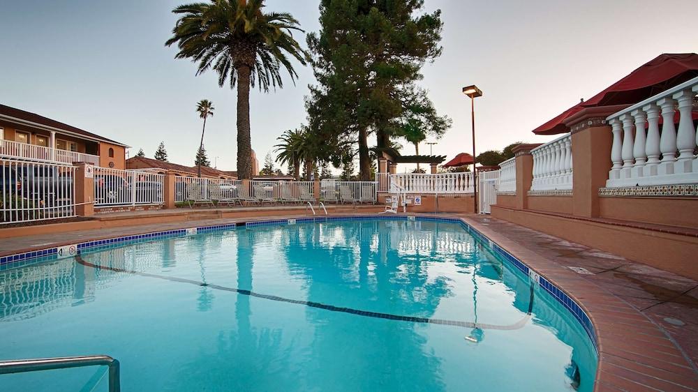 SFO El Rancho Inn SureStay Collection by Best Western - Outdoor Pool