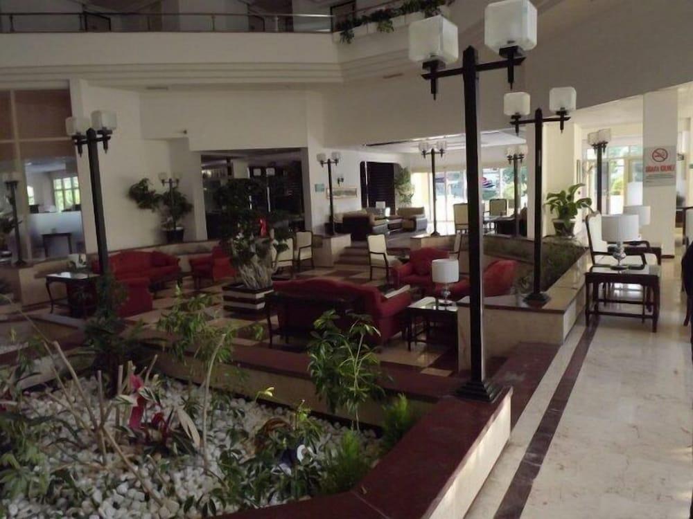 Sirius Hotel - Lobby Sitting Area