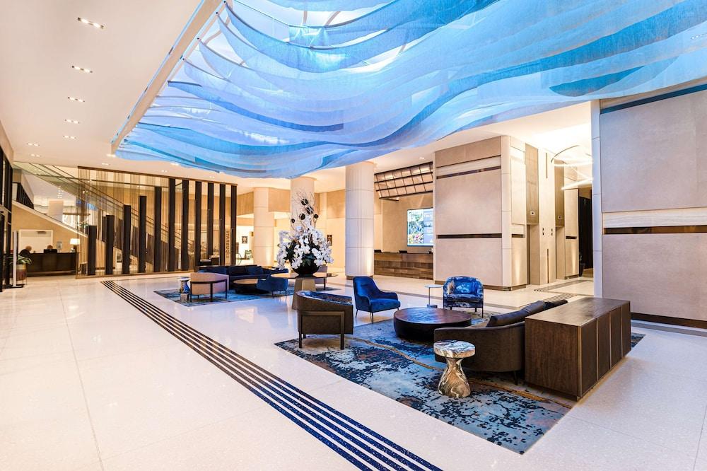 Hilton Niagara Falls/Fallsview Hotel & Suites - Lobby