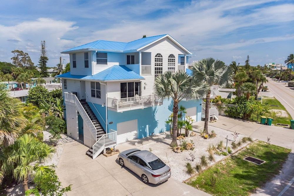 Sunset Views + Steps From The Beach 2 Bedroom Duplex by RedAwning - Featured Image