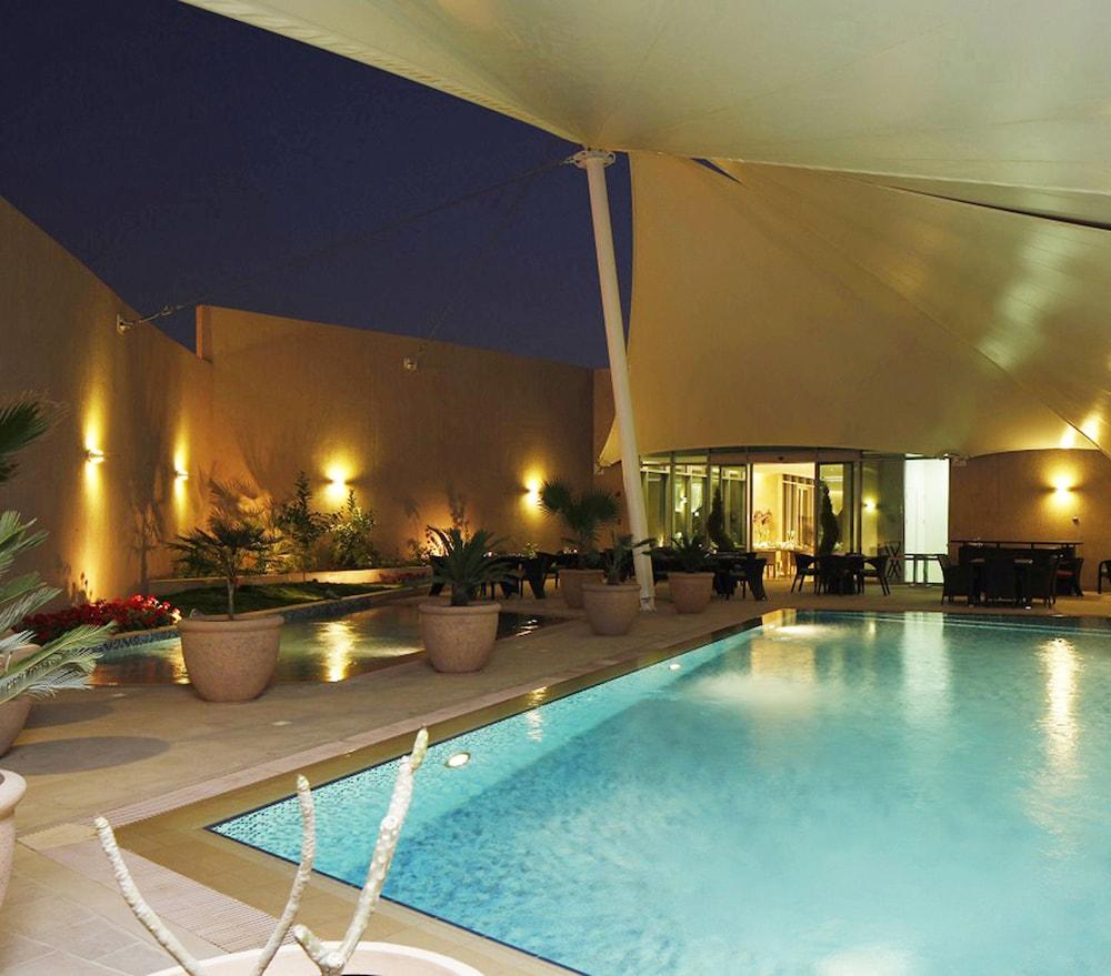 فلل فيفيندا الفندقية غرناطة - Outdoor Pool