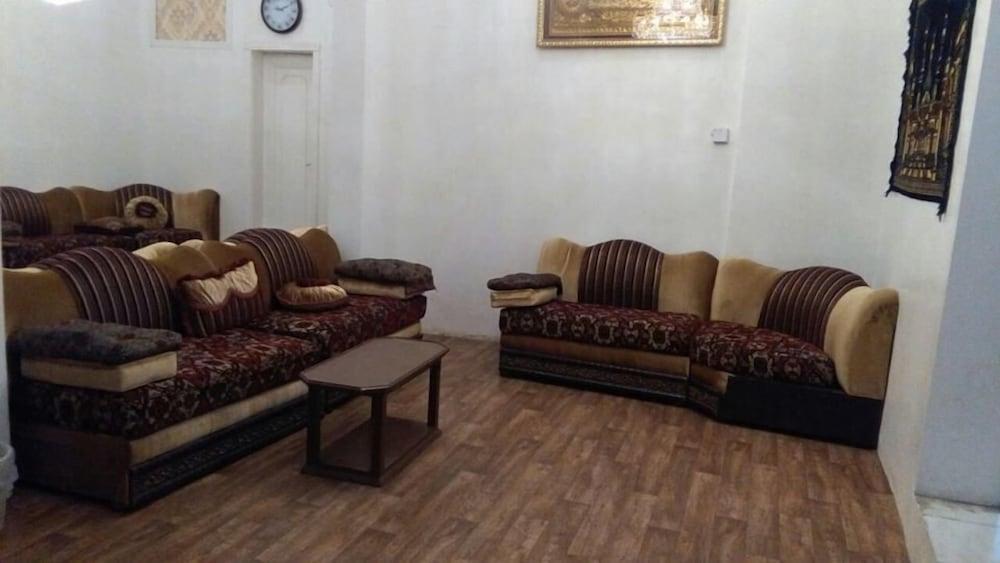 Manazel Al-Hamd - Lobby Sitting Area