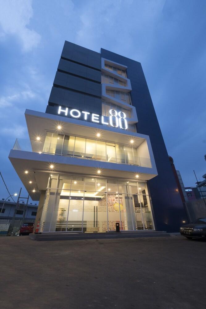 Hotel 88 Bekasi By WH - Featured Image