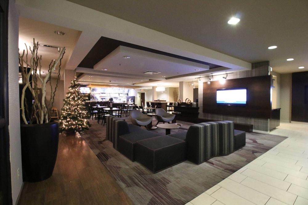 Courtyard by Marriott Indianapolis South - Lobby Lounge
