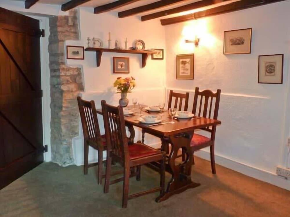 Woodforde Cottage - Private kitchen