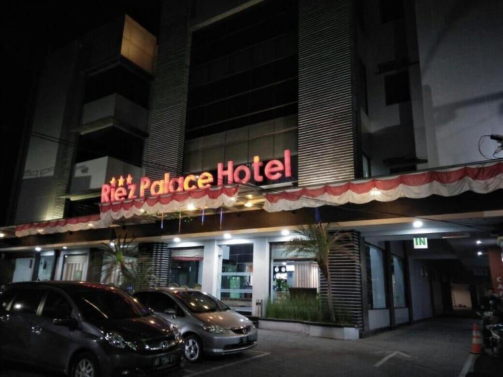 Riez Palace Hotel - Exterior