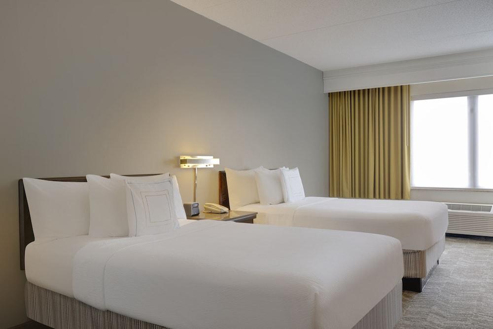 SpringHill Suites by Marriott Newark Liberty International - Room