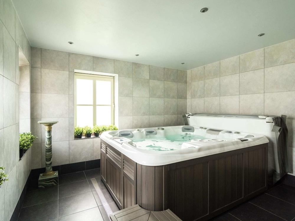 Luxury Holiday Home in Gedinne With Bubble Bath and Sauna - Spa Treatment