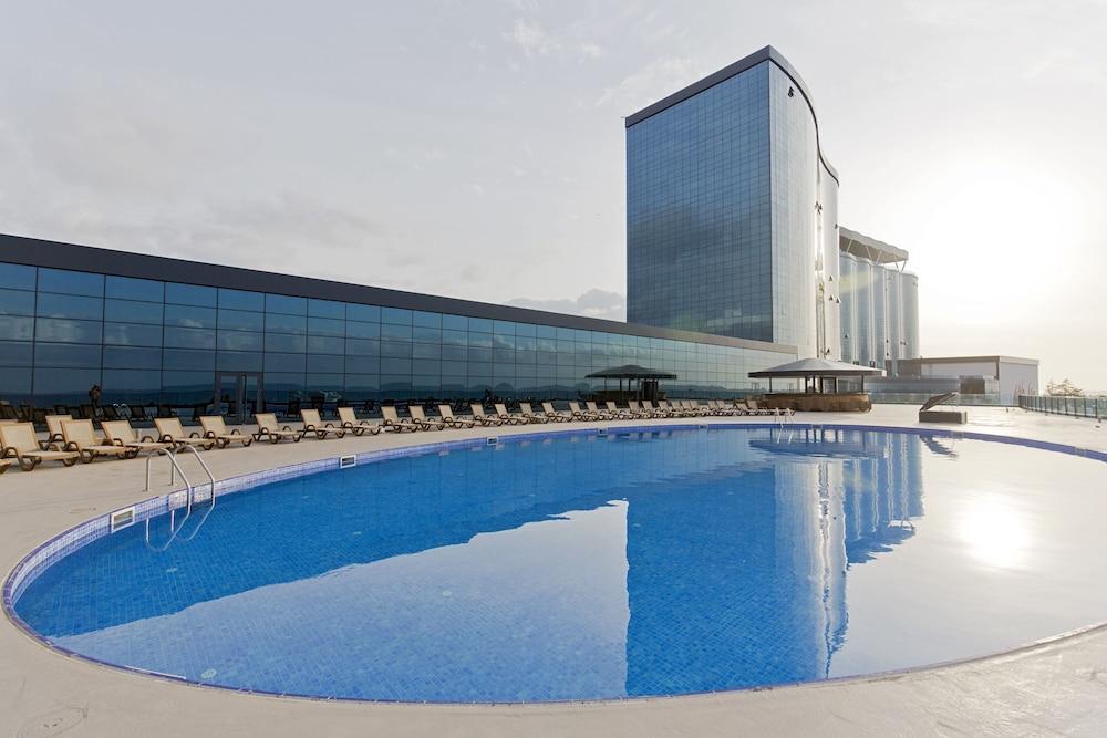 Euphoria Batumi Convention & Casino Hotel - Outdoor Pool