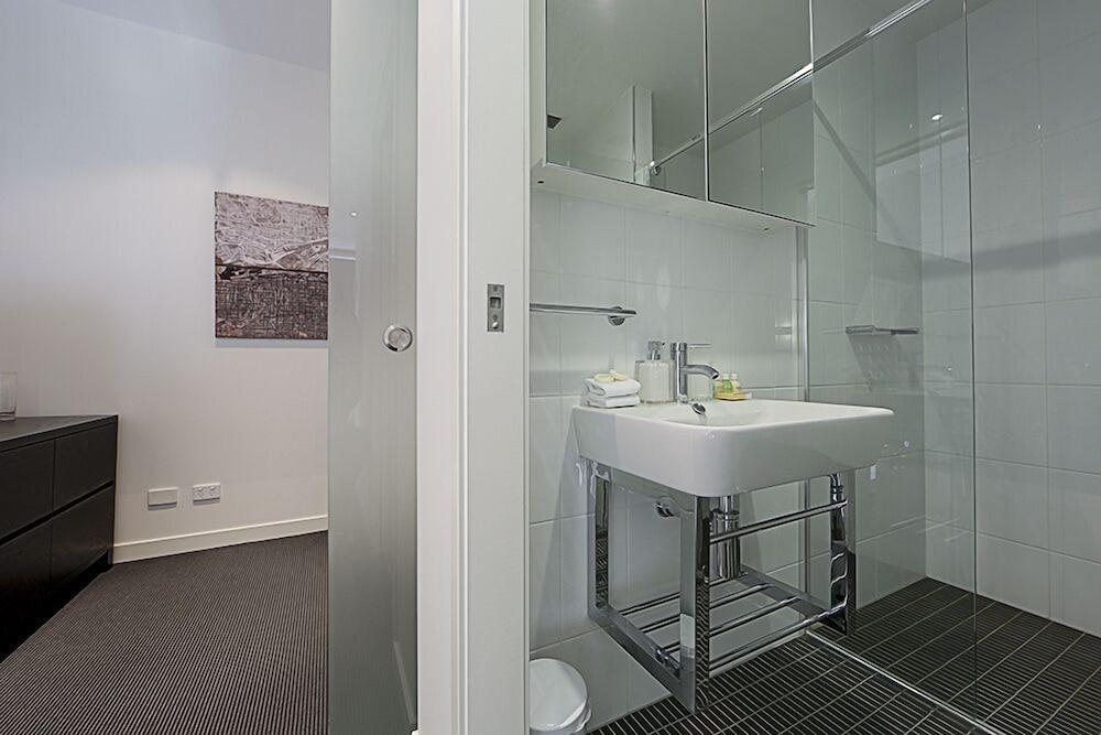 Accommodate Canberra - Mode - Bathroom