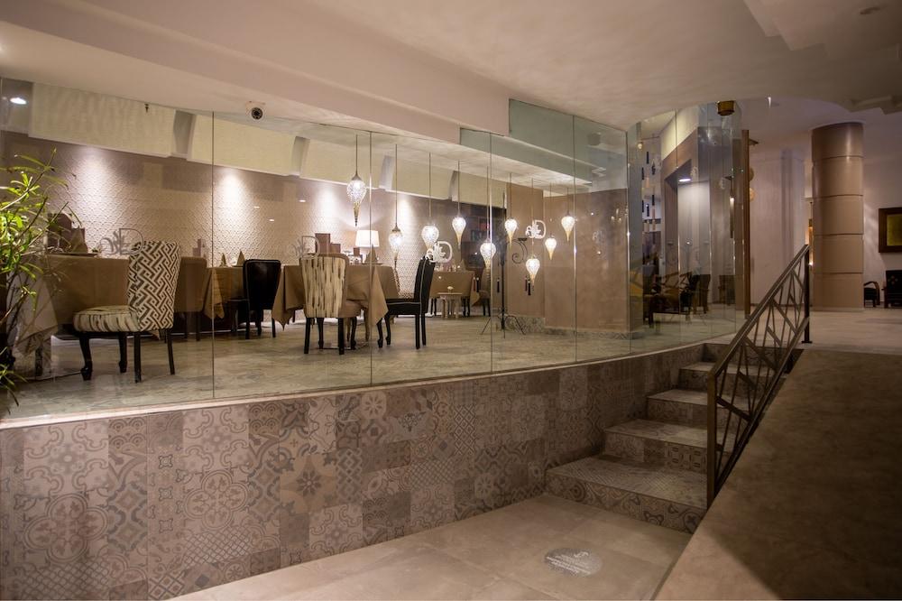 Dellarosa Boutique Hotel & Spa - Lobby Lounge
