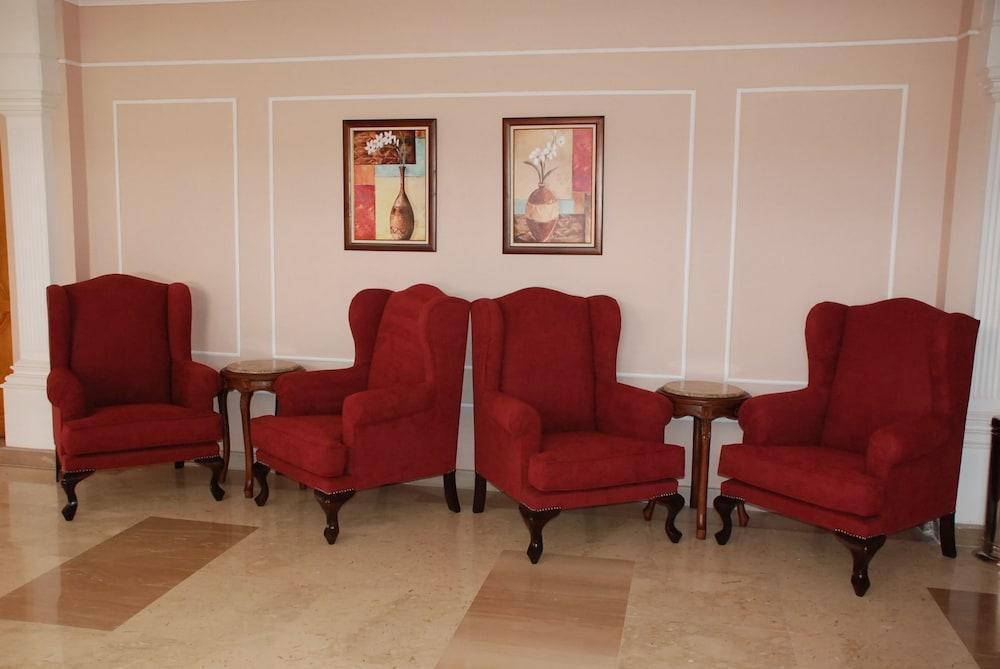 Palm Beach Hostmark Resort - Lobby Sitting Area