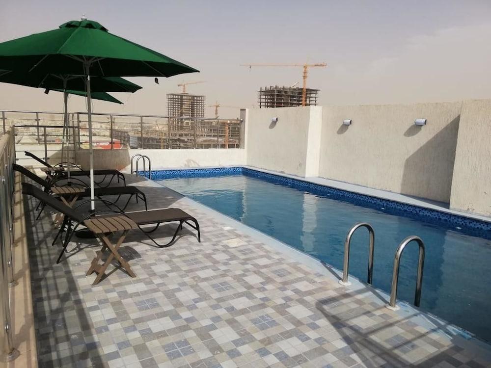 فندق روف جدة - Rooftop Pool