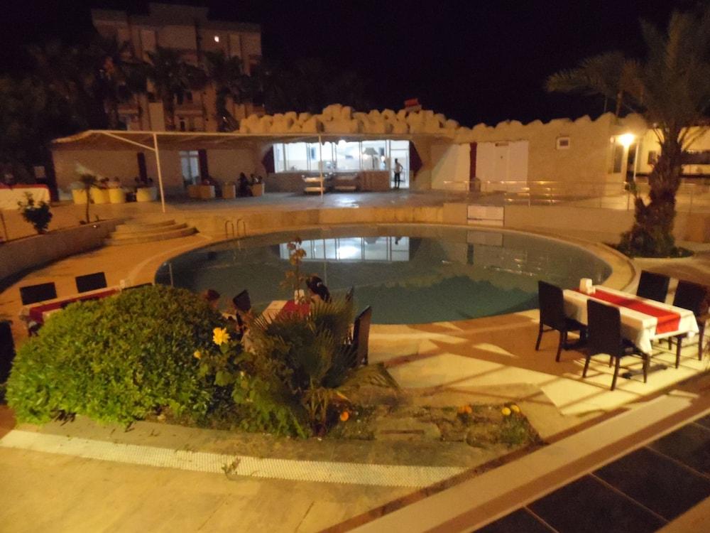 Winecity Hotel - Outdoor Pool