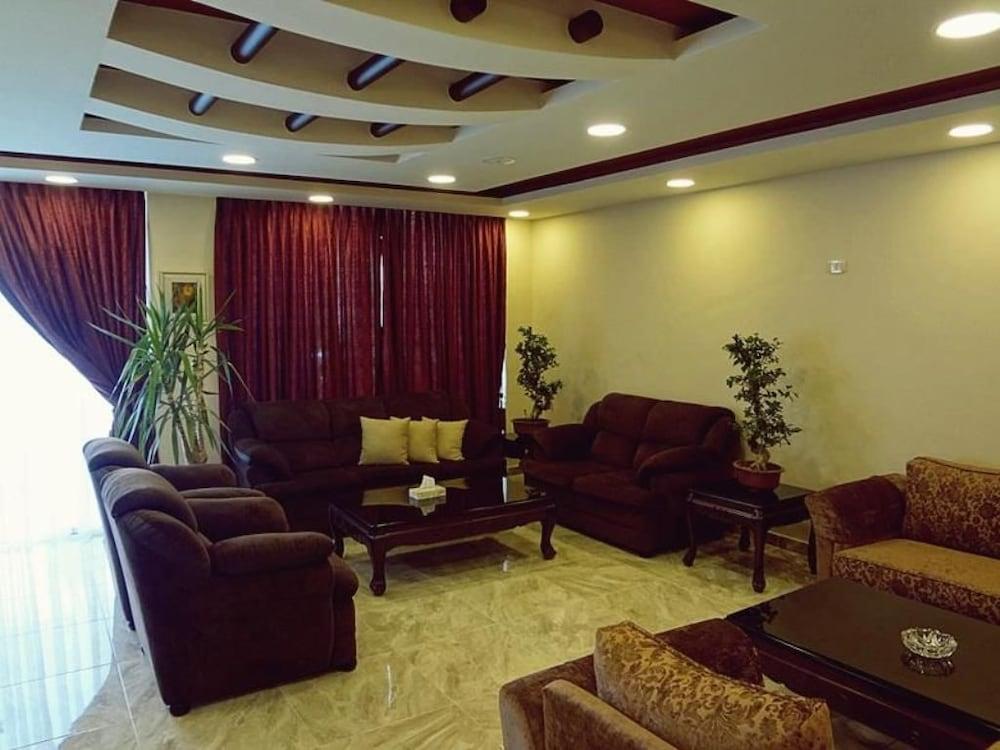 Al-Amer Palace Hotel - Lobby Sitting Area