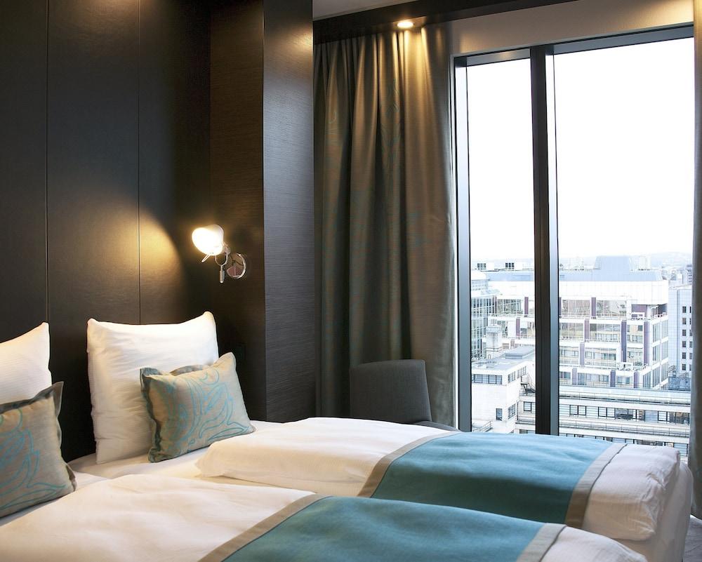 Motel One London - Tower Hill - Room