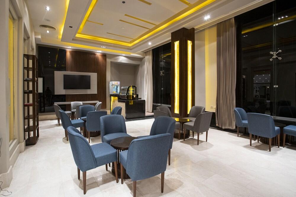 AMC Royal Hotel & Spa - Lobby Lounge