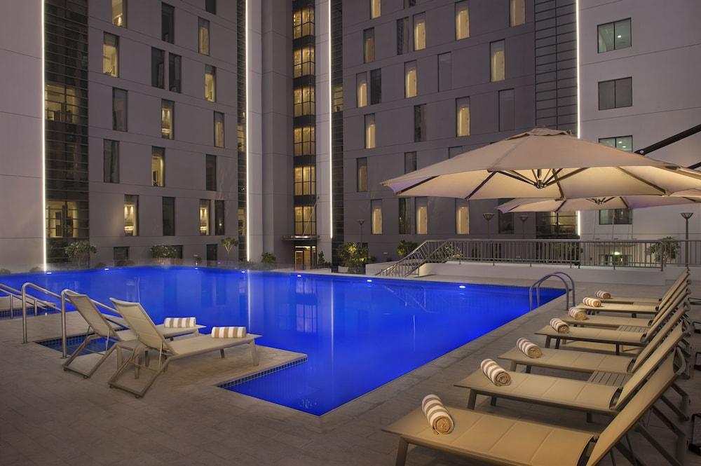 Hampton by Hilton Dubai Airport - Outdoor Pool