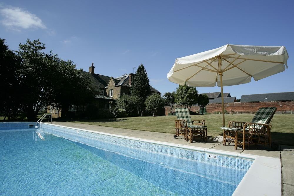 Brampton Grange - Outdoor Pool