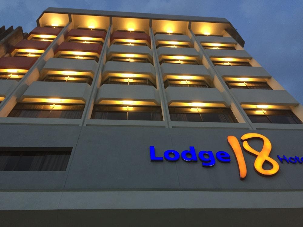 Lodge 18 Hotel - Featured Image