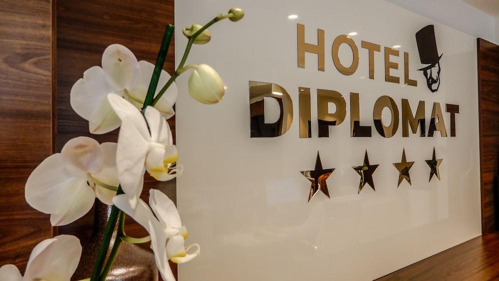 Hotel Diplomat - Featured Image