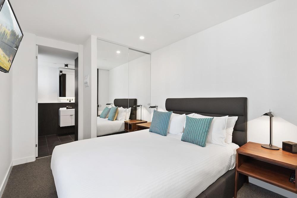 District South Yarra - Room