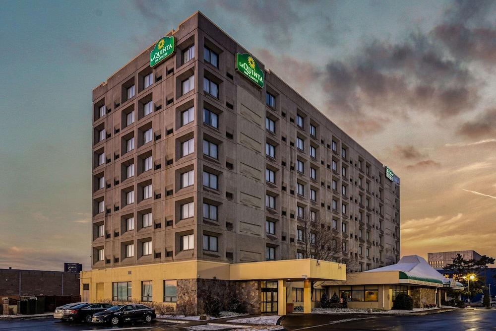 La Quinta Inn & Suites by Wyndham New Haven - Featured Image