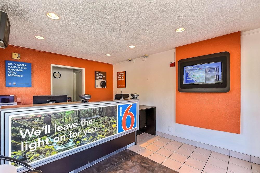Motel 6 Pleasanton, CA - Lobby Lounge