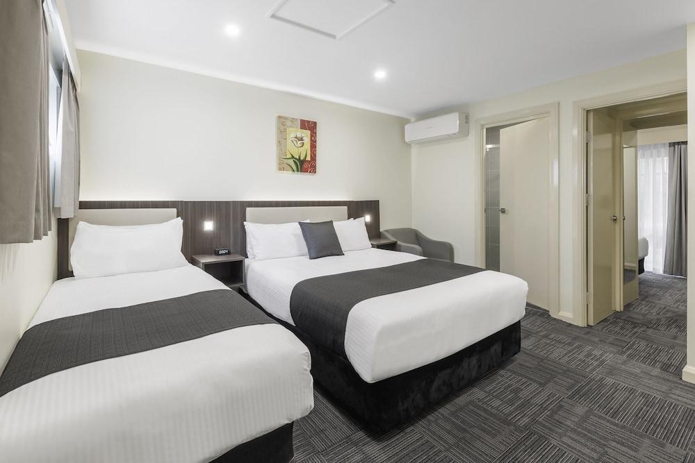 Quality Hotel Melbourne Airport - Room