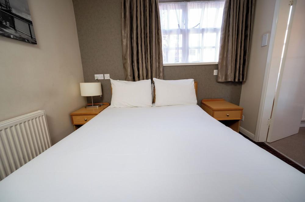 Old Grey Mare Hotel by Greene King Inns - Room