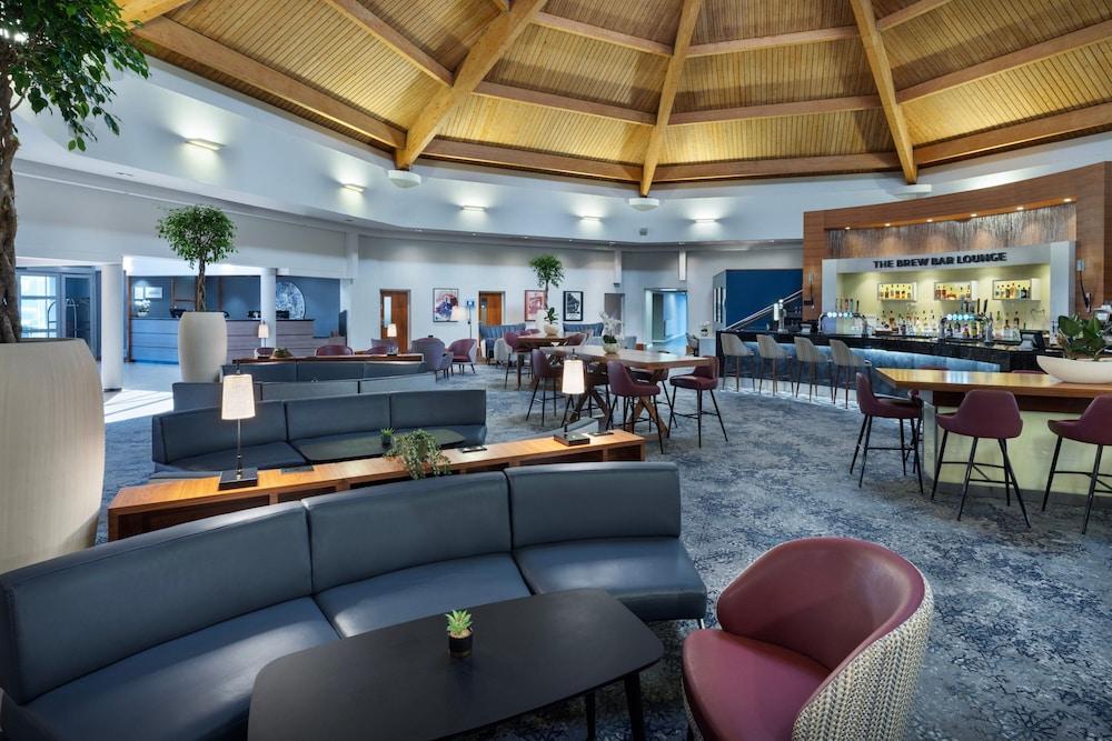 Delta Hotels by Marriott Waltham Abbey - Lobby Lounge
