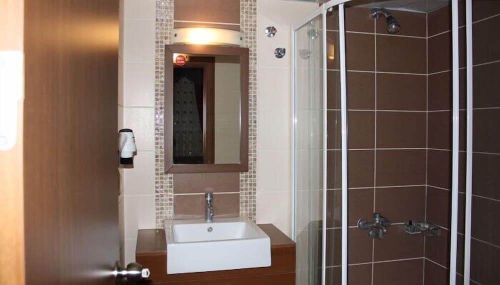 Sandikci Hotel - Bathroom