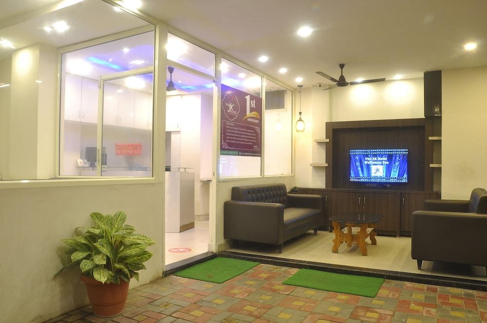 JK Rooms 126 Parashar Legacy - Station - Lobby