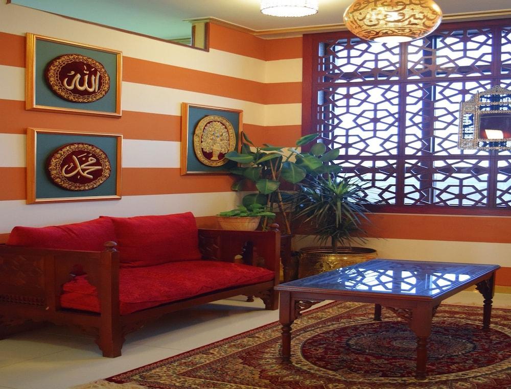 Sofaraa Al Eman Hotel - Lobby Sitting Area