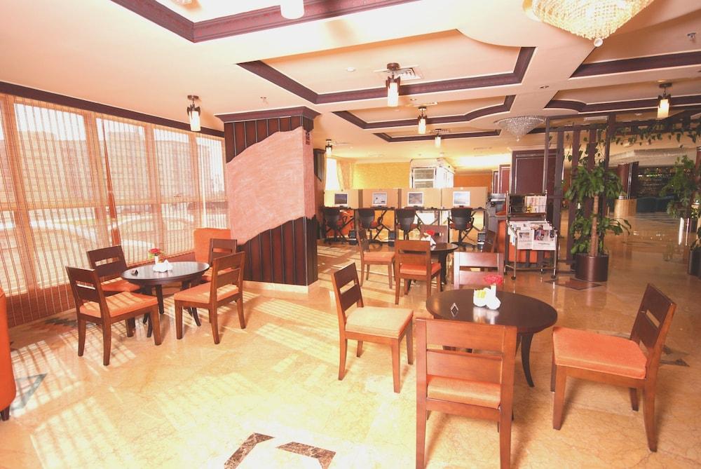 Al Bustan Hotel - Lobby Sitting Area