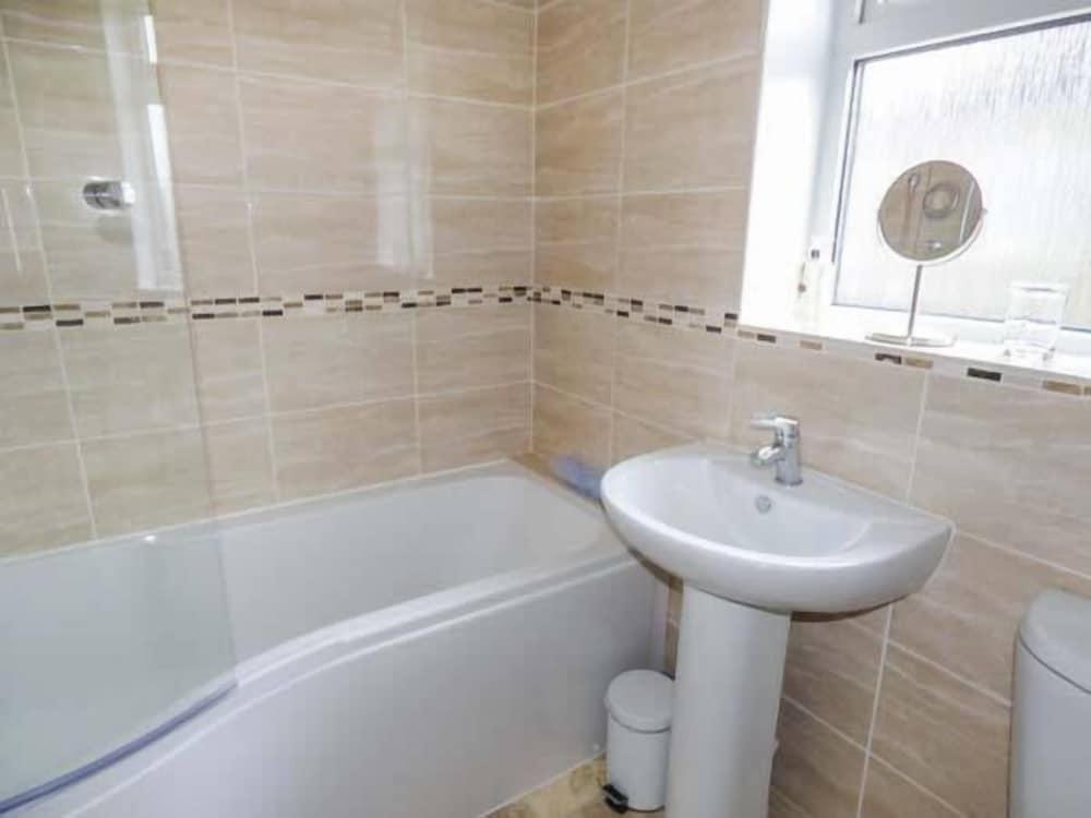 Avon Croft Cottage - Bathroom