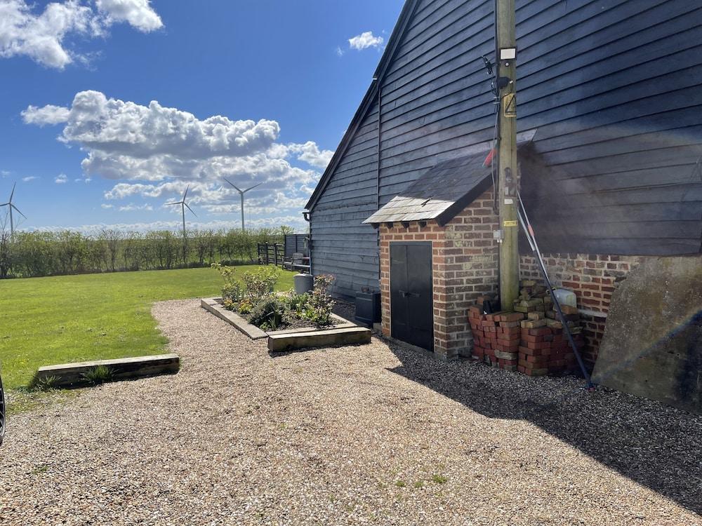 The Cow Shed 2-bed Apartment in Bradwell on Sea - Property Grounds