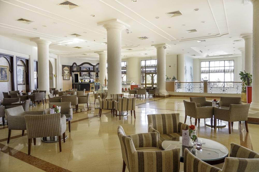 Charmillion Club Resort - Lobby Sitting Area