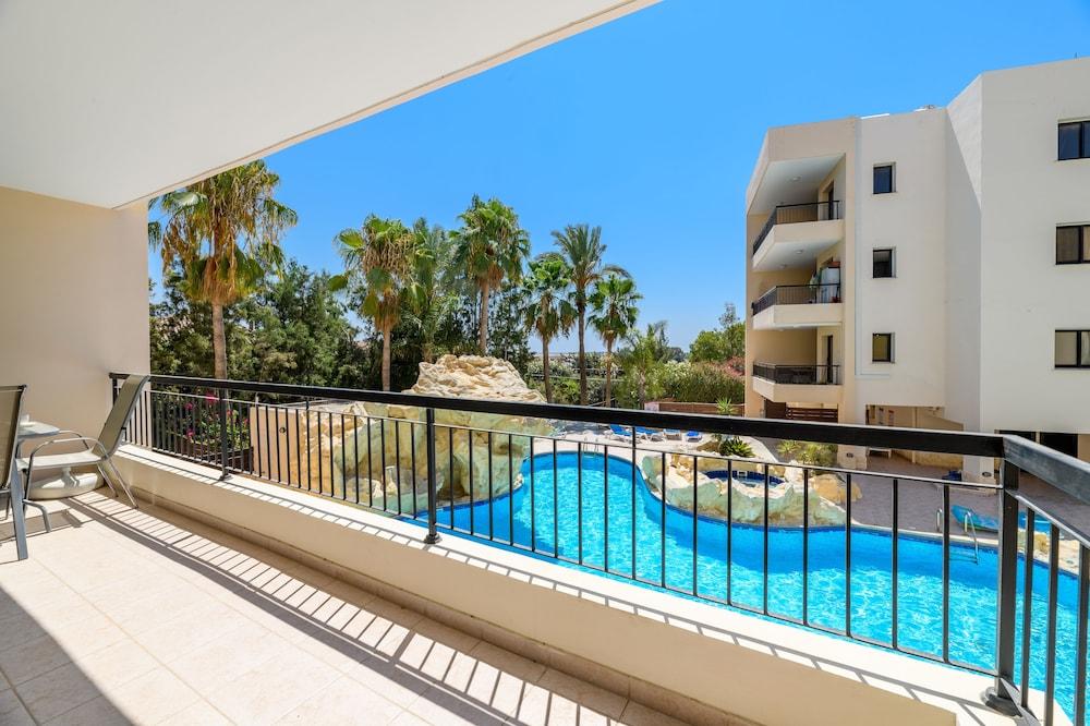 2 bed Apartment Overlooking Pool - Oroklini - Featured Image